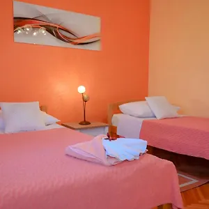 https://apartment-damir-trogir.hotels-in-trogir.com